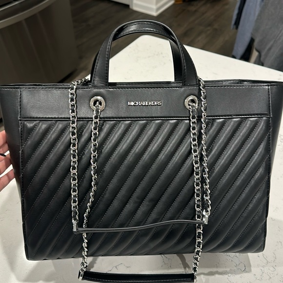 NWT Michael Kors Large Black Shoulder Bag - Picture 2 of 13